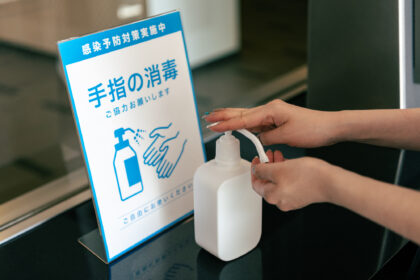 アルコール消毒および体温測定